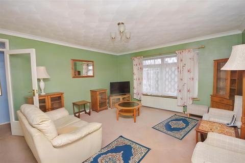 2 bedroom flat for sale, Roselands Avenue, Eastbourne