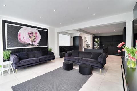 46 Derrymore Road, Willerby, Hull, HU10 6ET