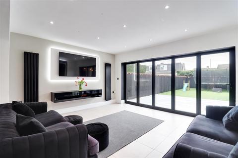 46 Derrymore Road, Willerby, Hull, HU10 6ET