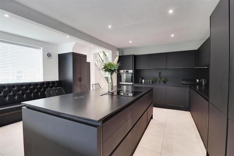 46 Derrymore Road, Willerby, Hull, HU10 6ET