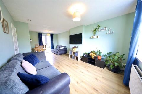 3 bedroom end of terrace house for sale, St. Thomas More Road, Hull