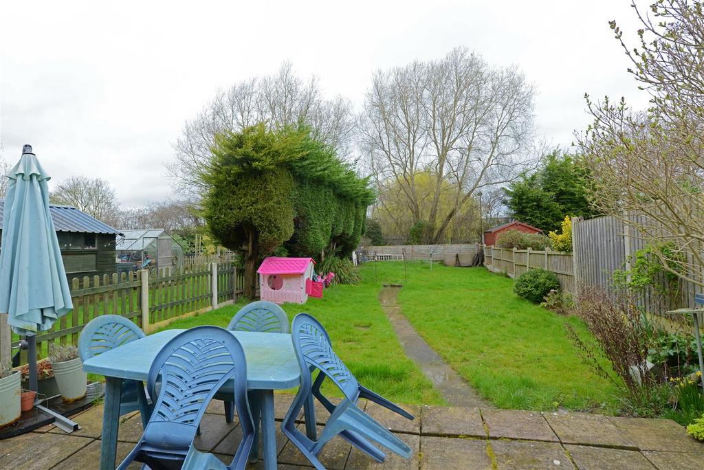 East Crescent, Sundorne, Shrewsbury 3 bed semidetached house for sale