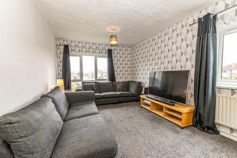 2 bedroom flat to rent - Heatherway, Sale