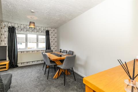 2 bedroom flat to rent - Heatherway, Sale