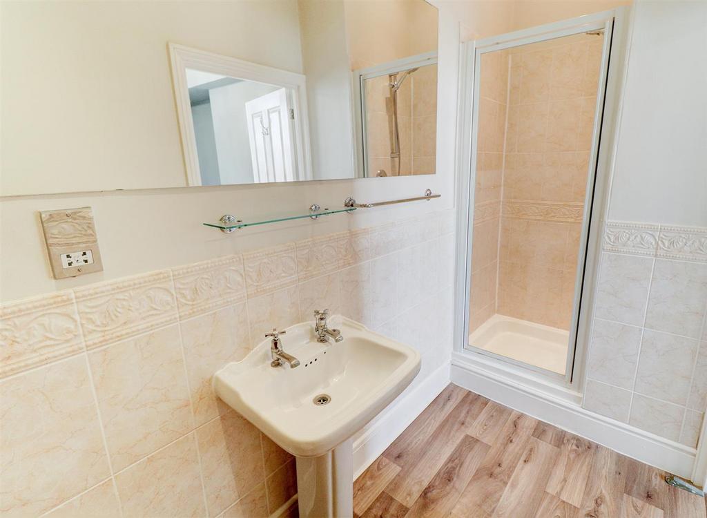 Ensuite Shower Room (Bed 1)
