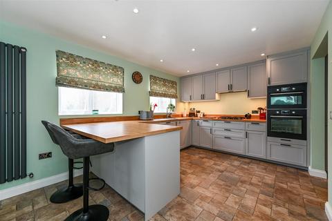 4 bedroom end of terrace house for sale, Knights Grove, North Baddesley, Hampshire