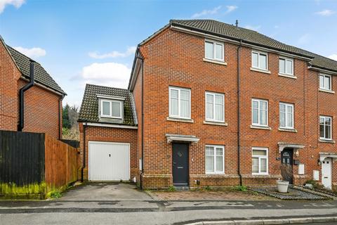 4 bedroom end of terrace house for sale, Knights Grove, North Baddesley, Hampshire