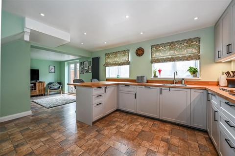 4 bedroom end of terrace house for sale, Knights Grove, North Baddesley, Hampshire