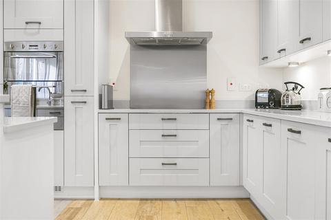 8 Arnold Close, Hauxton, Cambridge, CB22 5FN