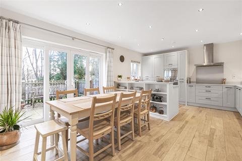 8 Arnold Close, Hauxton, Cambridge, CB22 5FN