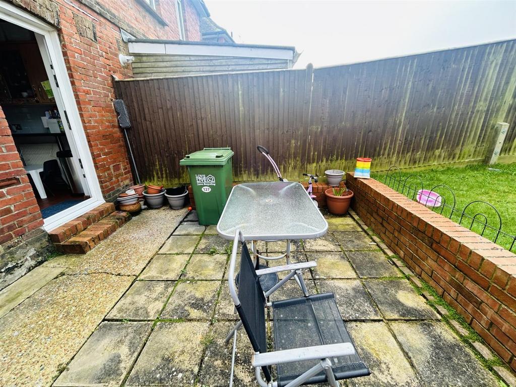 01323 438506