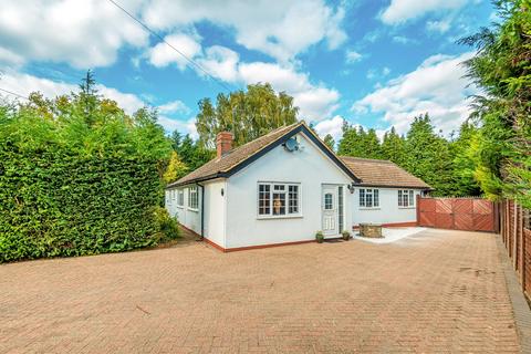 4 bedroom detached bungalow to rent - Ampthill Road, Flitwick, MK45
