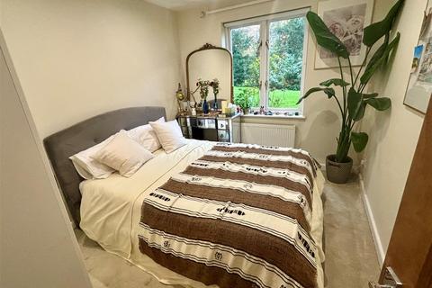 2 bedroom flat to rent, Woodside Grange, 77 Holden Road, Woodside Park