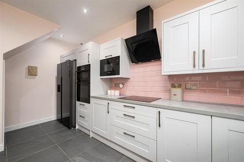 93 Americanmuir Road, Dundee, DD3 9AJ