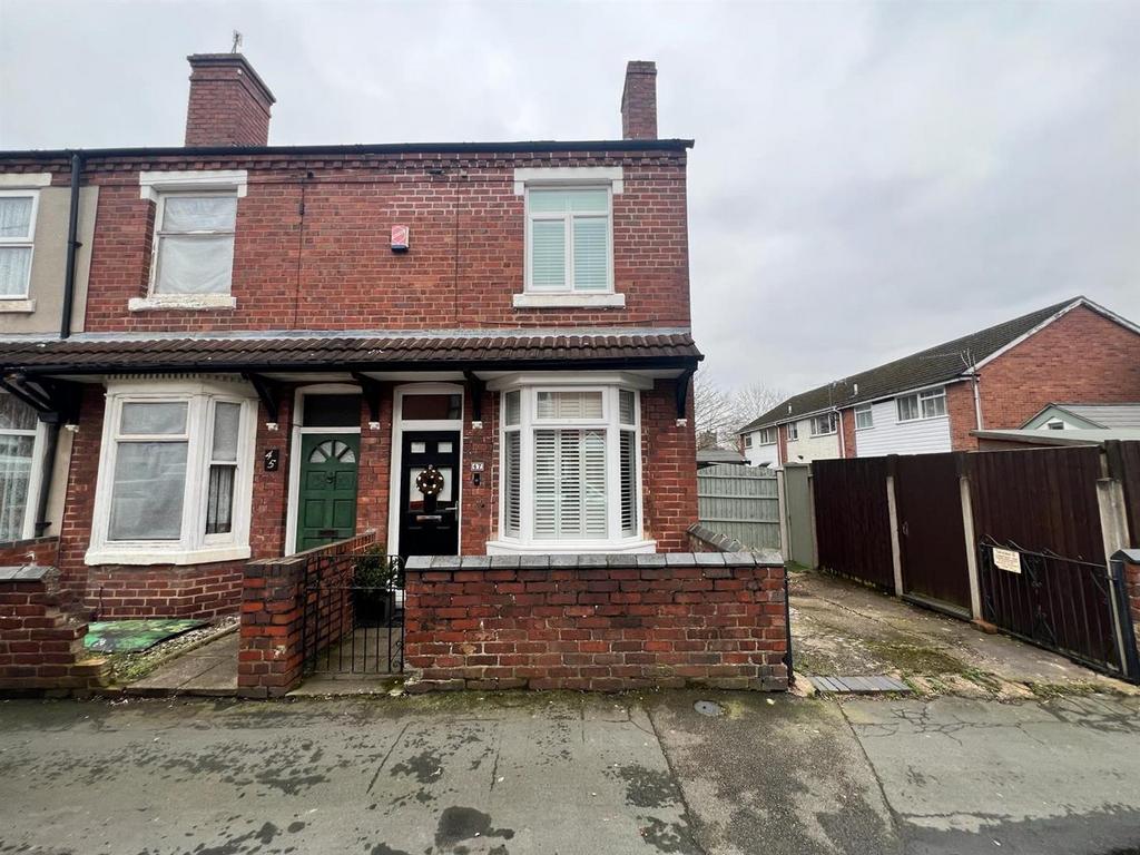 West Street, Old Quarter, Stourbridge, DY8 1XN 3 bed end of terrace
