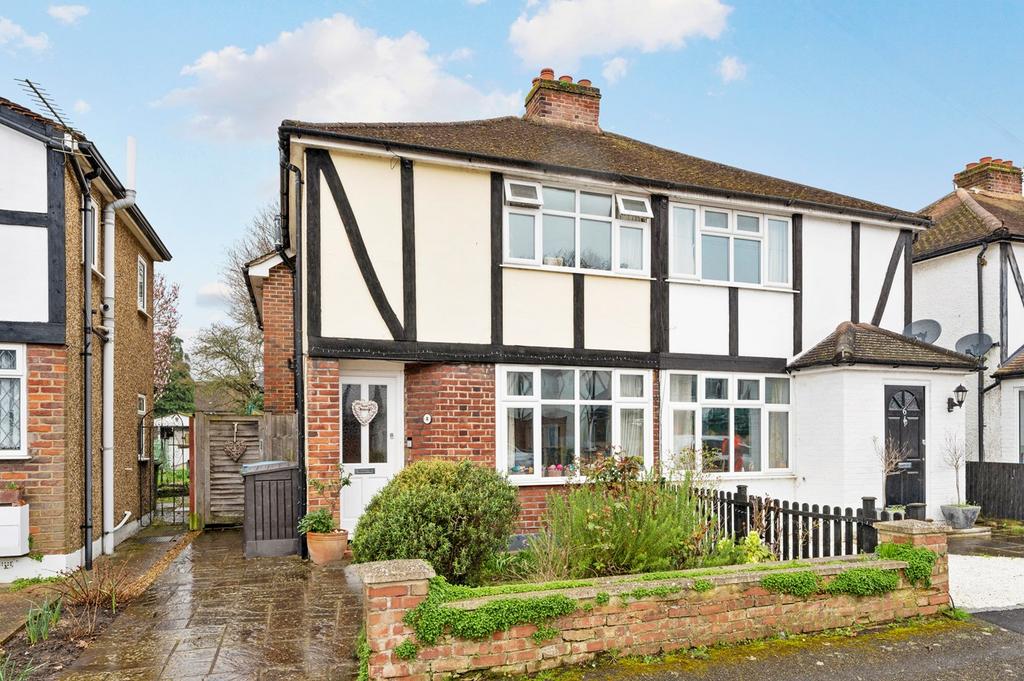 Burwood Close, Hersham Village, KT12 3 bed semidetached house for sale £635,000