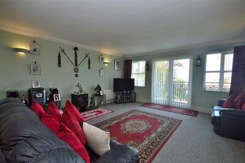 2 bedroom apartment for sale, Church Hill, Totland Bay