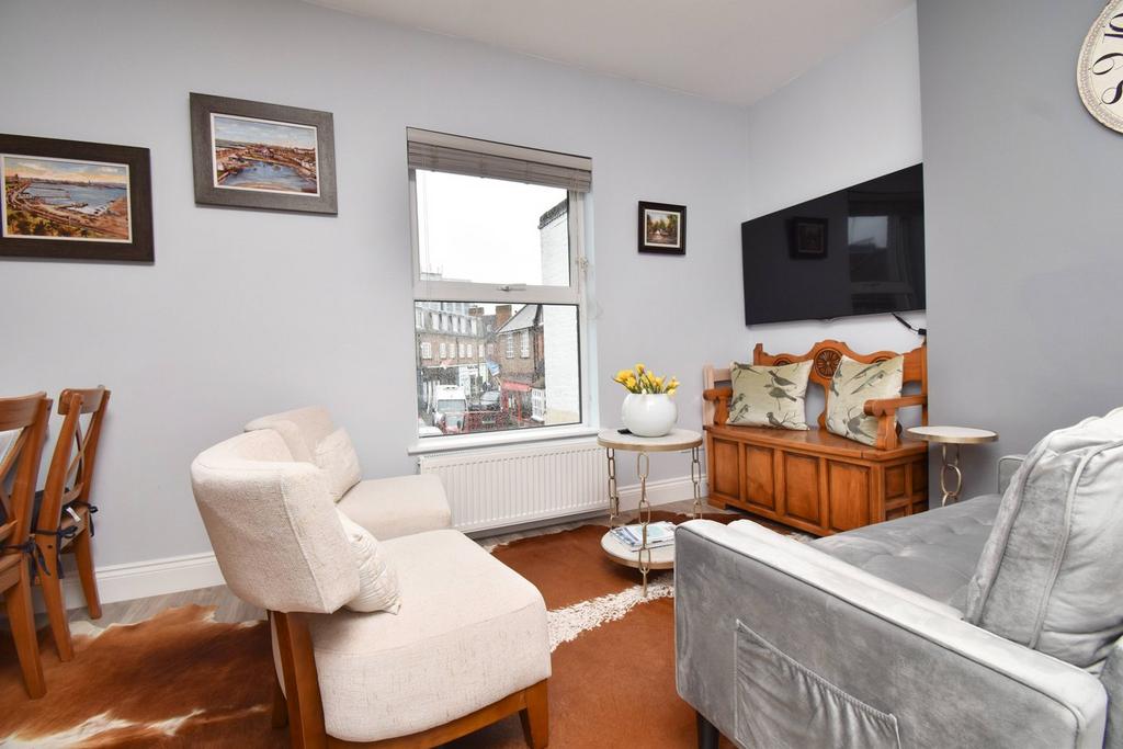 Mayo Road, WaltonOnThames, KT12 3 bed for sale £389,950