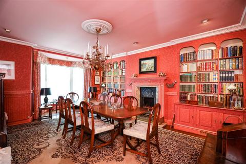 Easthouse, 18 Eastgate, Cowbridge, CF71 7DG