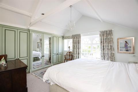 Easthouse, 18 Eastgate, Cowbridge, CF71 7DG