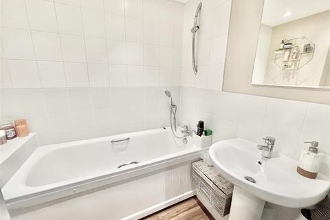 5, Kings Place North Drive, Hatfield, AL9 5EG
