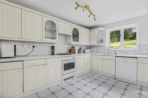 1 Morlais, Emmer Green, Reading, RG4 8PQ