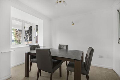 1 Morlais, Emmer Green, Reading, RG4 8PQ