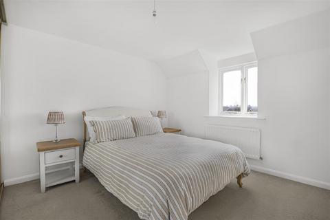 1 Morlais, Emmer Green, Reading, RG4 8PQ