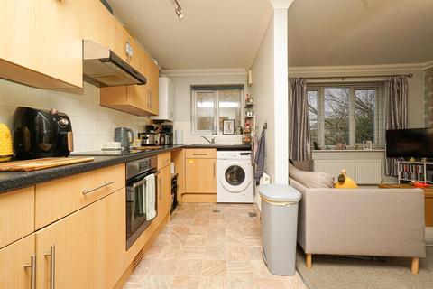 2 bedroom flat for sale - Lovat Mead, St. Leonards-On-Sea
