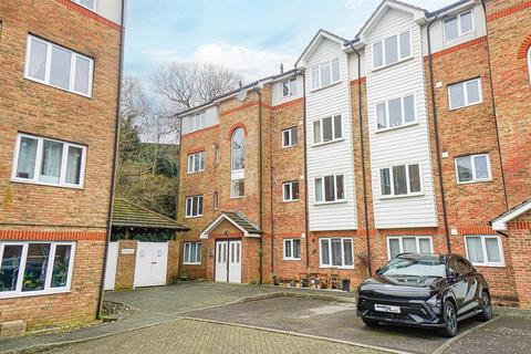 2 bedroom flat for sale, Lovat Mead, St. Leonards-On-Sea