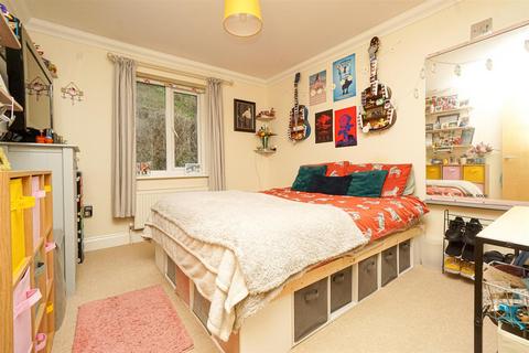 2 bedroom flat for sale, Lovat Mead, St. Leonards-On-Sea