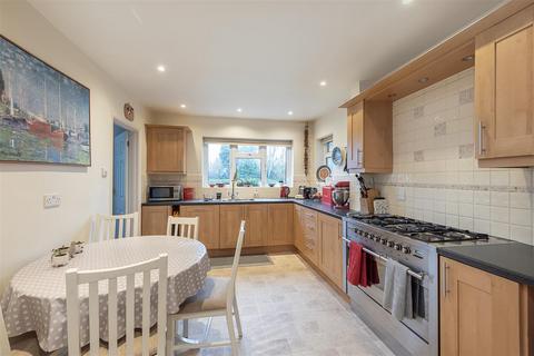 4 bedroom detached house for sale - Poynings Close, Harpenden
