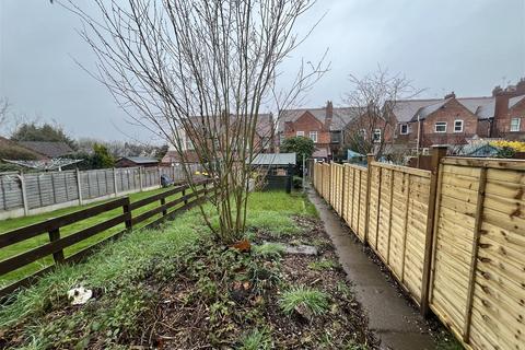 3 bedroom end of terrace house for sale, Holly Street, Burton-On-Trent DE15