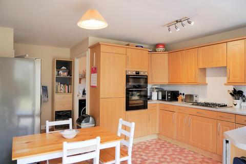 5 bedroom detached house for sale - Amberley Close, Calne