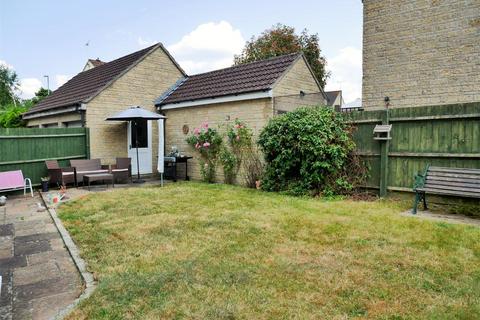 5 bedroom detached house for sale - Amberley Close, Calne