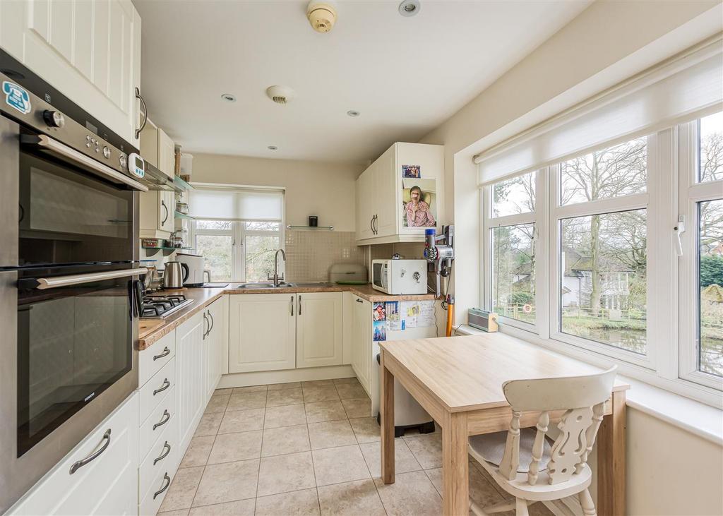 4 Albrighton House-kitchen.jpg