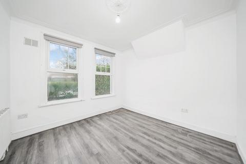 2 bedroom apartment to rent, Hibbert Road, London E17