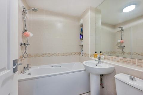 16 Delaporte Close, Epsom, KT17 4AF