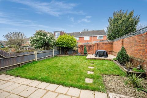 16 Delaporte Close, Epsom, KT17 4AF