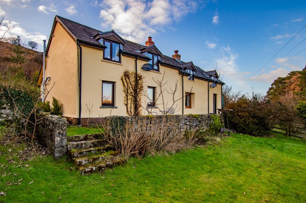 Llandyfan CARMARTHENSHIRE 3 bed detached house - £450,000