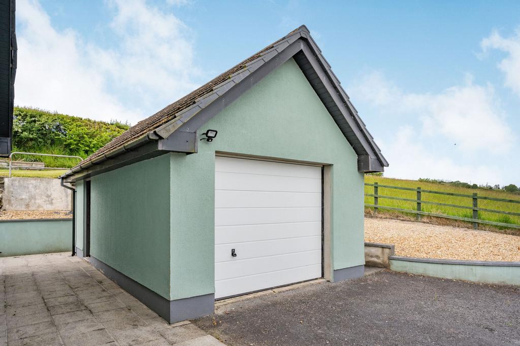 Detached garage