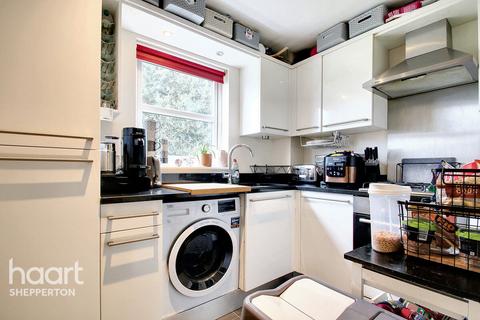 2 bedroom apartment for sale, Green Lane, SHEPPERTON