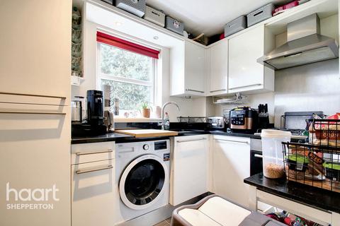 undefined, Green Lane, SHEPPERTON
