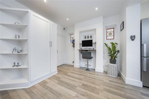 15 Salisbury Road, New Malden, KT3 3HZ
