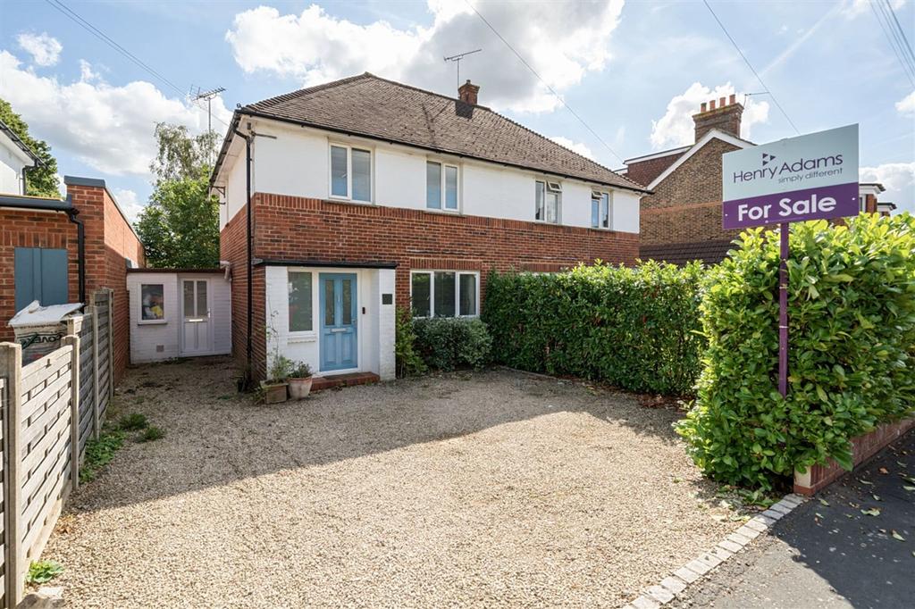 Clarence Road, Horsham, RH13 2 bed semidetached house for sale £460,000