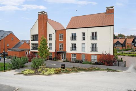 2 bedroom flat for sale, Granadiers Road, Winchester, Hampshire, SO22