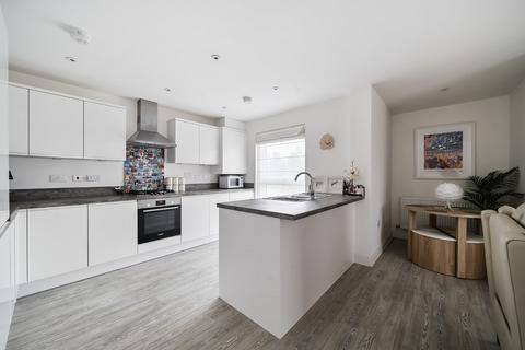 2 bedroom flat for sale, Granadiers Road, Winchester, Hampshire, SO22