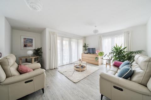 2 bedroom flat for sale, Granadiers Road, Winchester, Hampshire, SO22