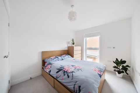 2 bedroom flat for sale, Granadiers Road, Winchester, Hampshire, SO22