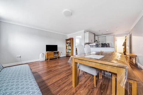 3 bedroom flat for sale - Newbury,  Berkshire,  RG14